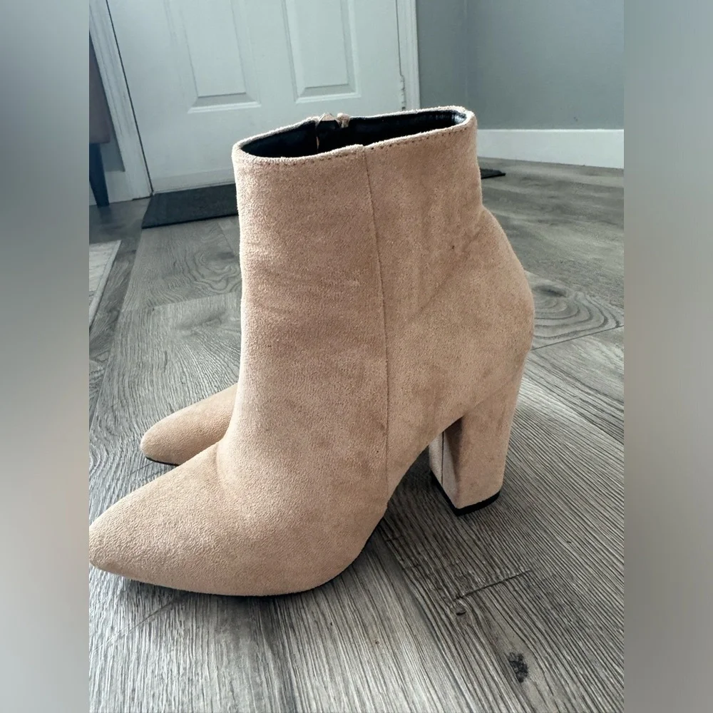 Heels - Picture 1 of 7